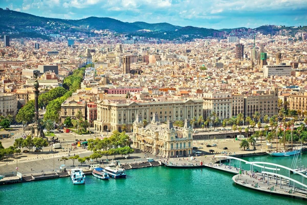 الأقامة الدائمة والجنسية في أسبانيا عبر تأشيرة العمل الحر (DIGITAL NOMAD VISA)