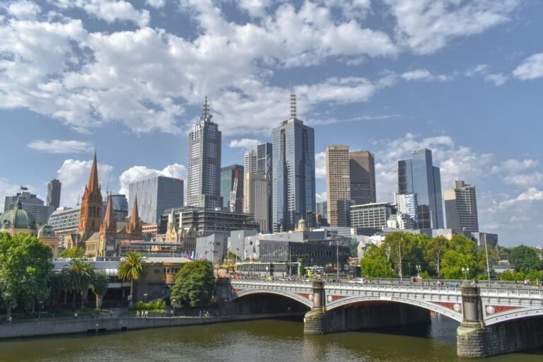 الهجرة إلى أستراليا عبر فيزا 190 الأسترالية: دليلك الشامل للحصول على الترشيح والإقامة الدائمة